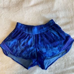 Women’s Lululemon hotty hot short. Size 2, 2.5 inch inseam LR.